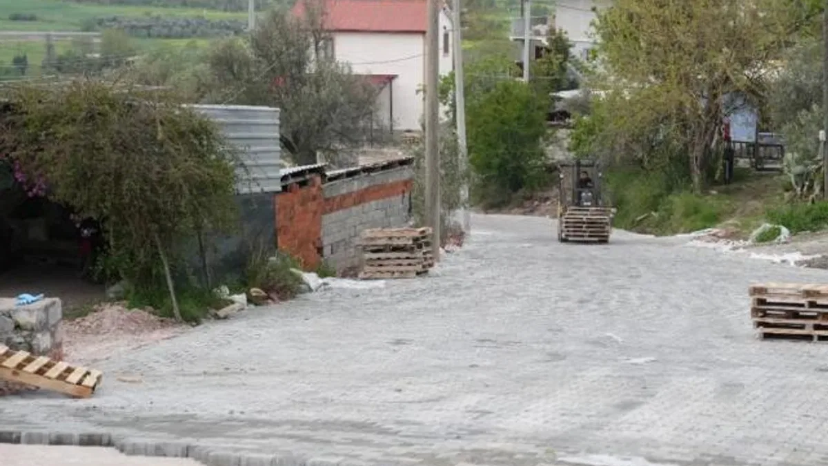 Muğla Dalaman’da Başkan Durmuş, parke çalışmalarını inceledi