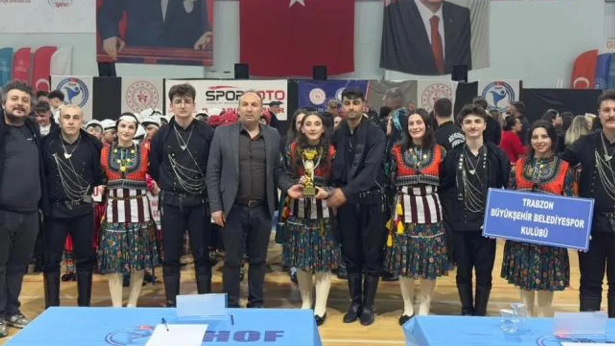Trabzon Halk Oyunları ekibi bölge şampiyonu oldu