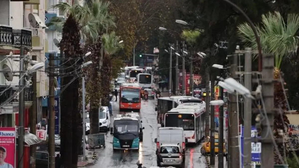 İzmir Özmen Caddesi’ndeki yeni altyapı yağmur sınavından geçti