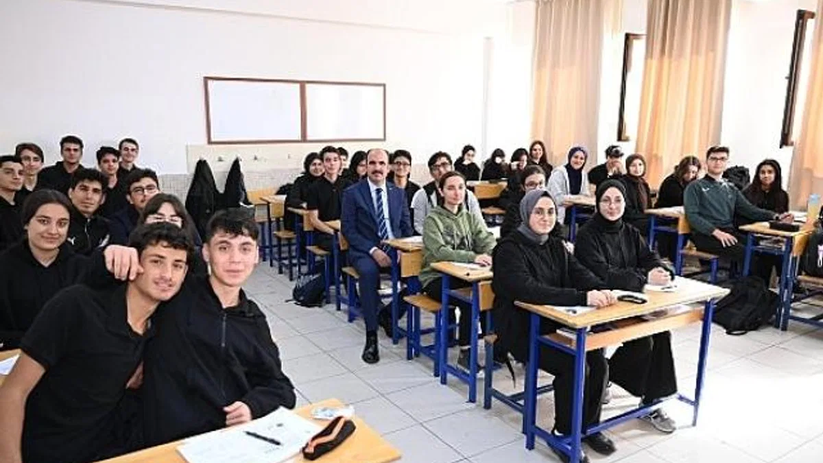 Başkan Altay’dan 12. Sınıfta Okuyan ve Üniversiteye Hazırlanan Öğrencilere Müjde