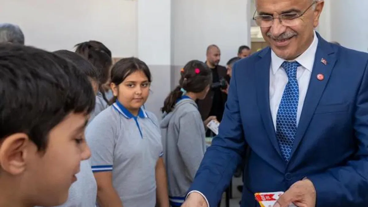 Malatya’da Başkan Er ortaokul öğrencilerini ziyaret etti