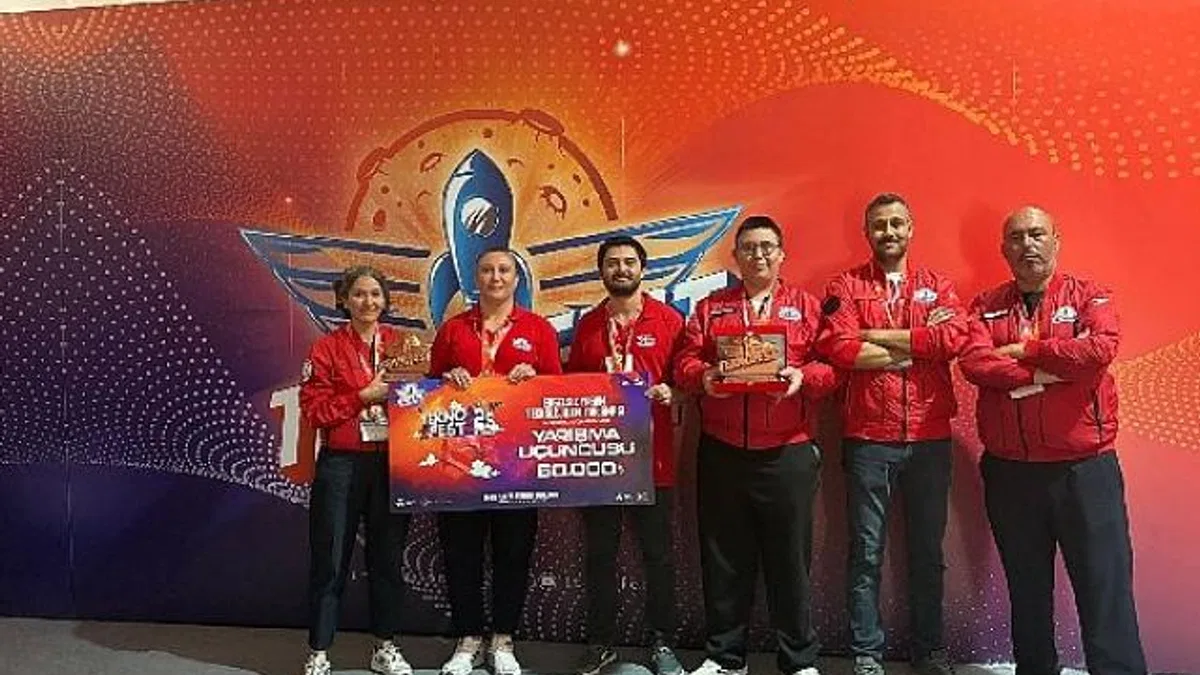 TEKNOFEST 2025’te Bergama Öğretmen ve Öğrencilerinden Çifte Başarı