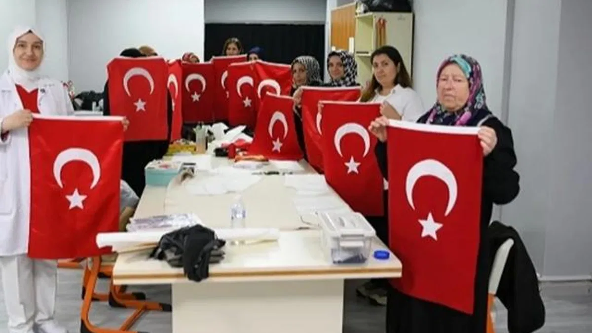 Çayırovalı kursiyerler bayrakları Cumhuriyet’e hazır edecek