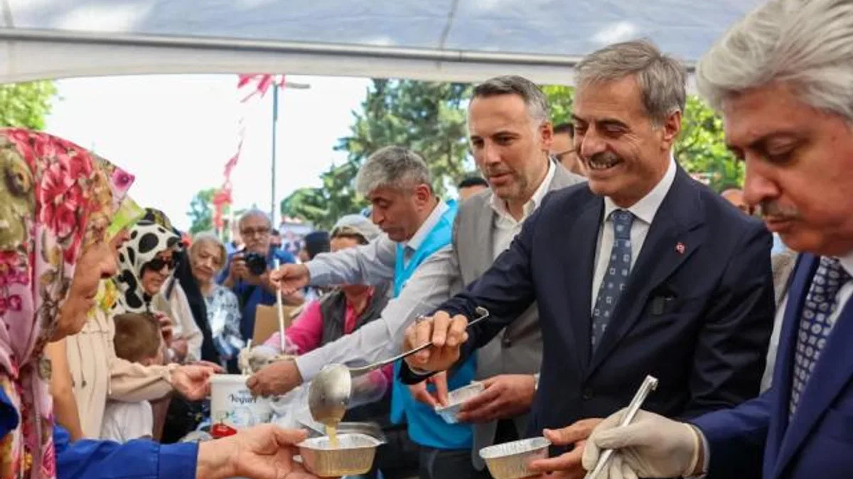 Sakarya’da bir günde 15 bin kişiye aşure ikramı