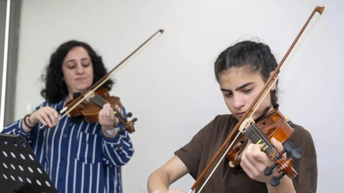 Mersin’de müzik kursları vatandaşların ruhuna dokunuyor
