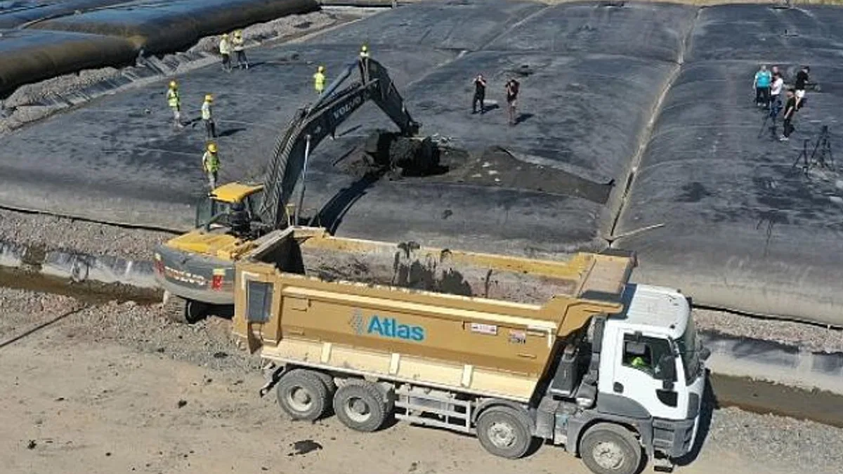 Körfez’den 1 milyon metreküp çamur çıkarıldı