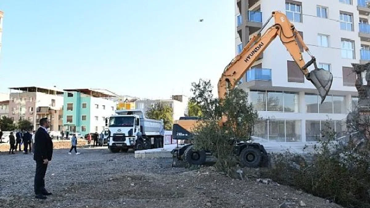 Metruk Binaların Yıkımı ile Çiğli’de Trafik Rahatlıyor