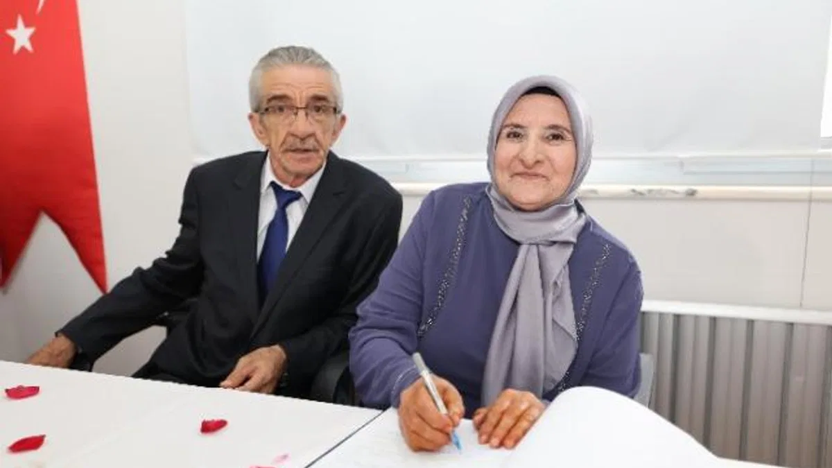 İkinci baharını yaşayan çiftin nikahını Başkan Büyükgöz kıydı