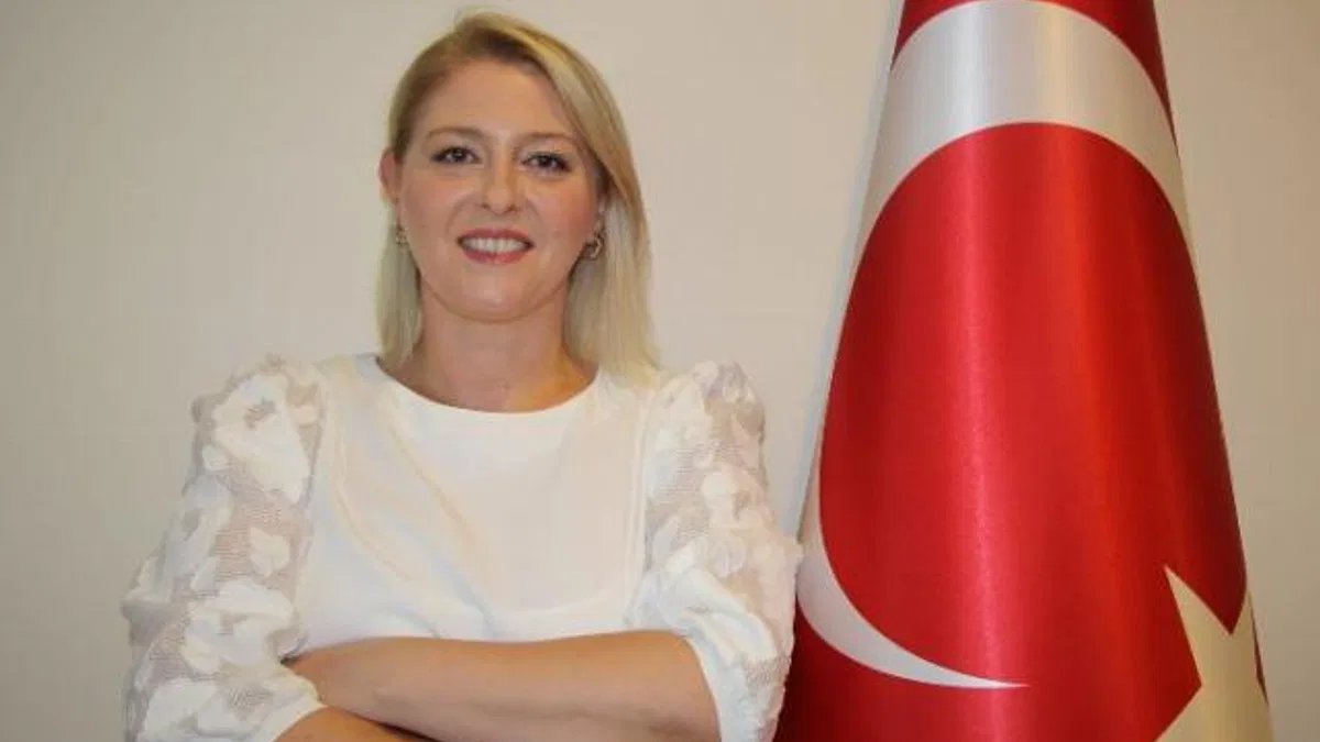 Uzunköprü’de afiş tartışması: Özlem Becan’dan yanıt geldi