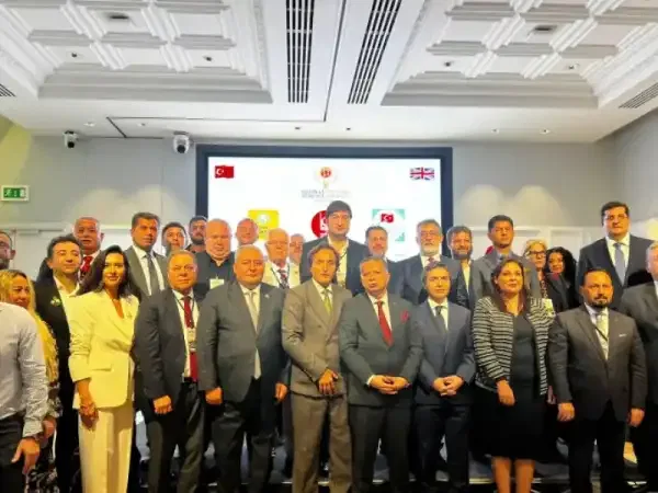 Keçiören Belediye Başkanı Özarslan londra'da küresel hizmet ödülü aldı