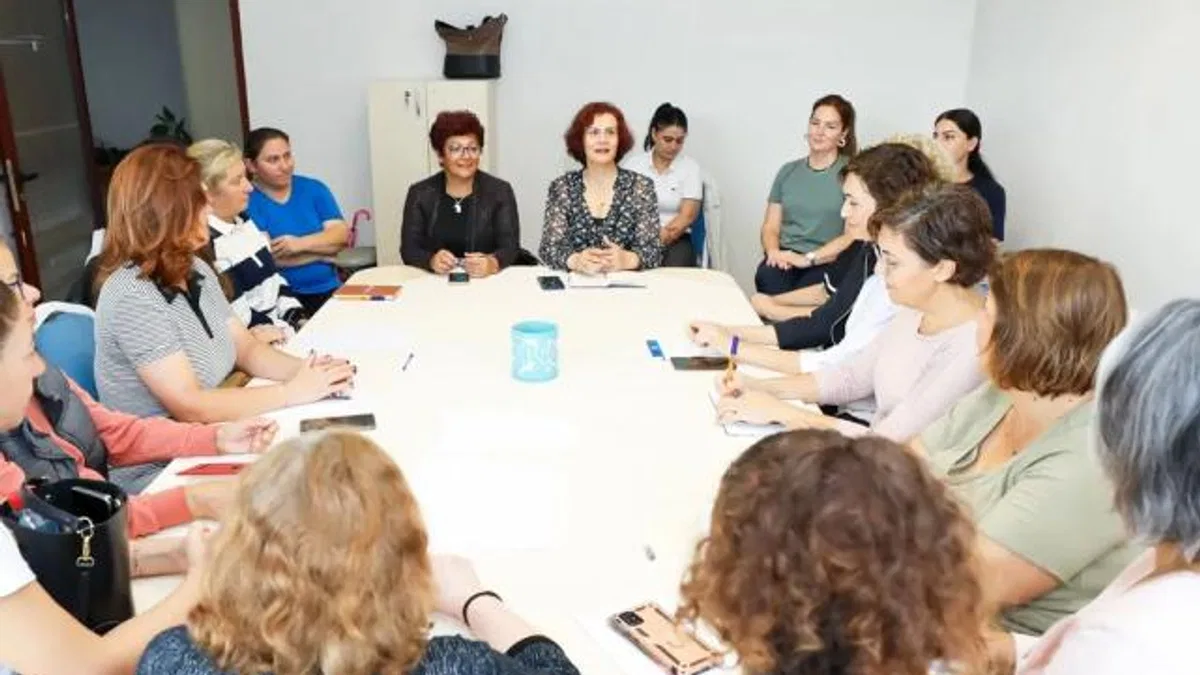 İzmir Narlıdere’de kadınlar haklarını öğreniyor