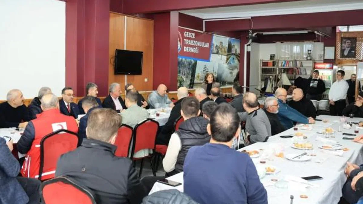 Gebze Trabzonlular Derneği protokolü kahvaltıda ağırladı