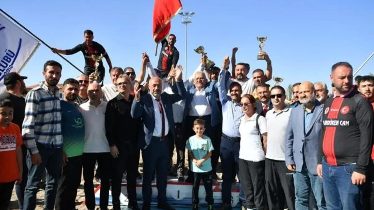 Başkan Büyükkılıç, atlı ciritin ustalarına ödüllerini takdim etti