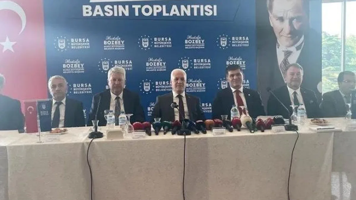 Bursa’da Başkan Bozbey, ‘Temmuz Ayı Basın Bilgilendirme Toplantısı’ düzenledi