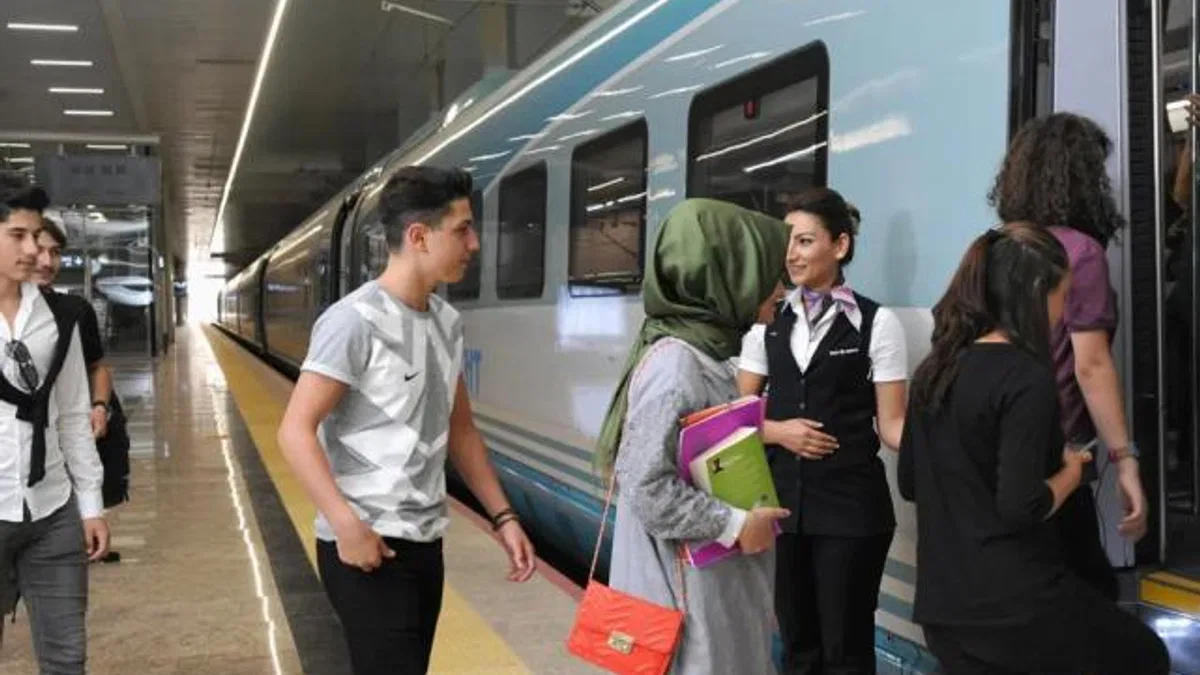Demiryolları ile nüfusun iki katı yolcu taşındı