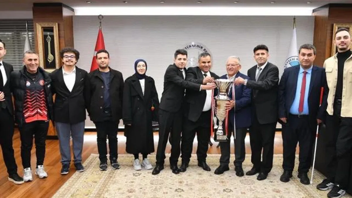 Kayseri Büyükşehir Sesi Görenler’in şampiyonunu ağırladı