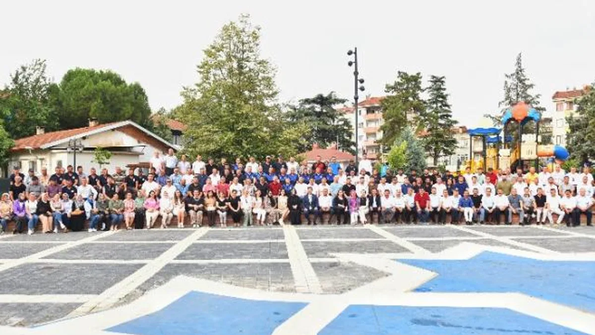 Başkan Özel belediye personeliyle bayramlaştı