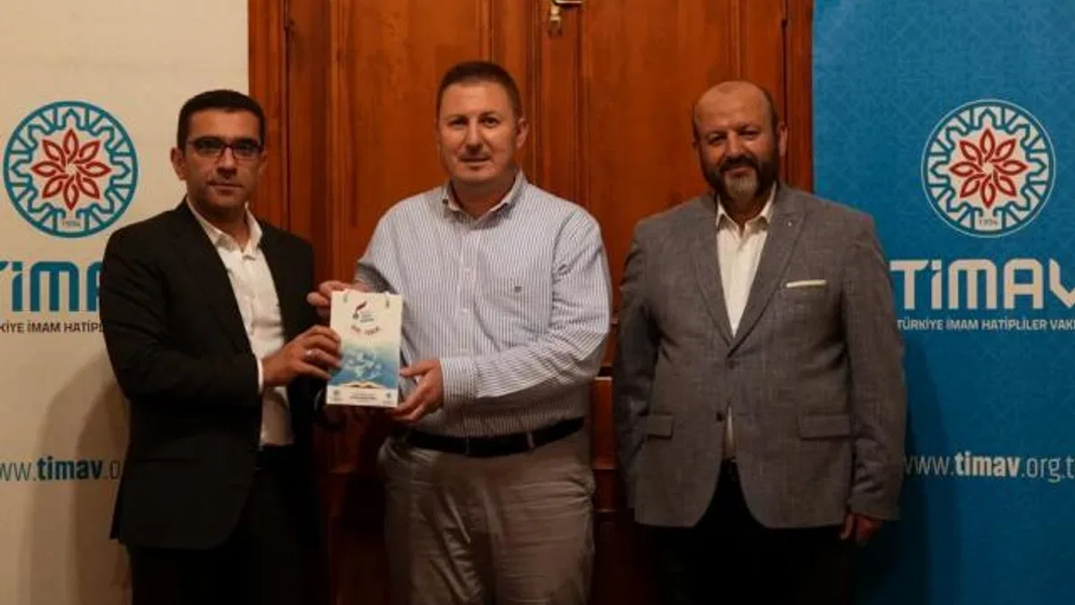 Hafız İsmail Özarpa, kazandığı ödülünü TİMAV’a bağışladı