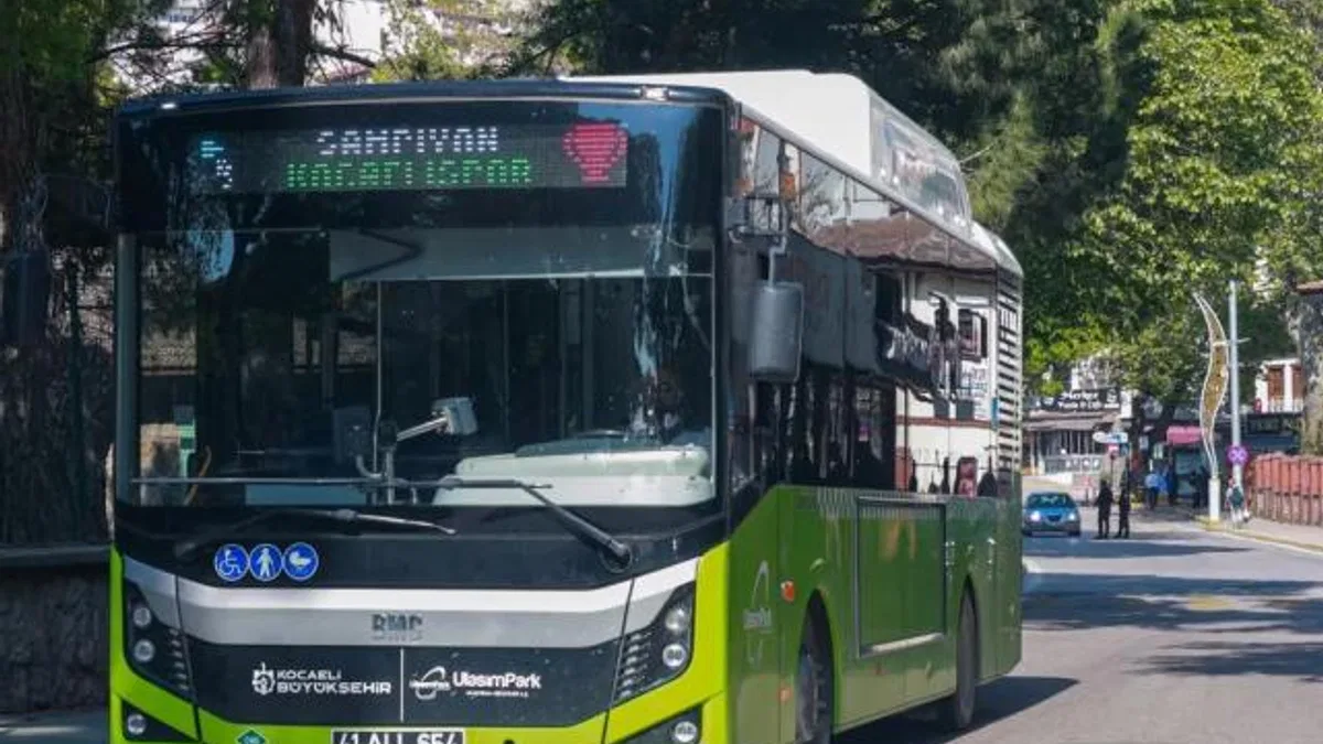 Kocaeli otobüs ve tramvaylarına ‘Şampiyon Kocaelispor’ yazdı
