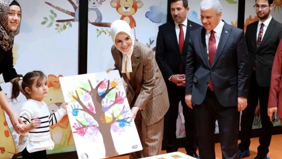 Bakan Göktaş, Hoşkubbe Millet Kütüphanesi’ni ziyaret etti