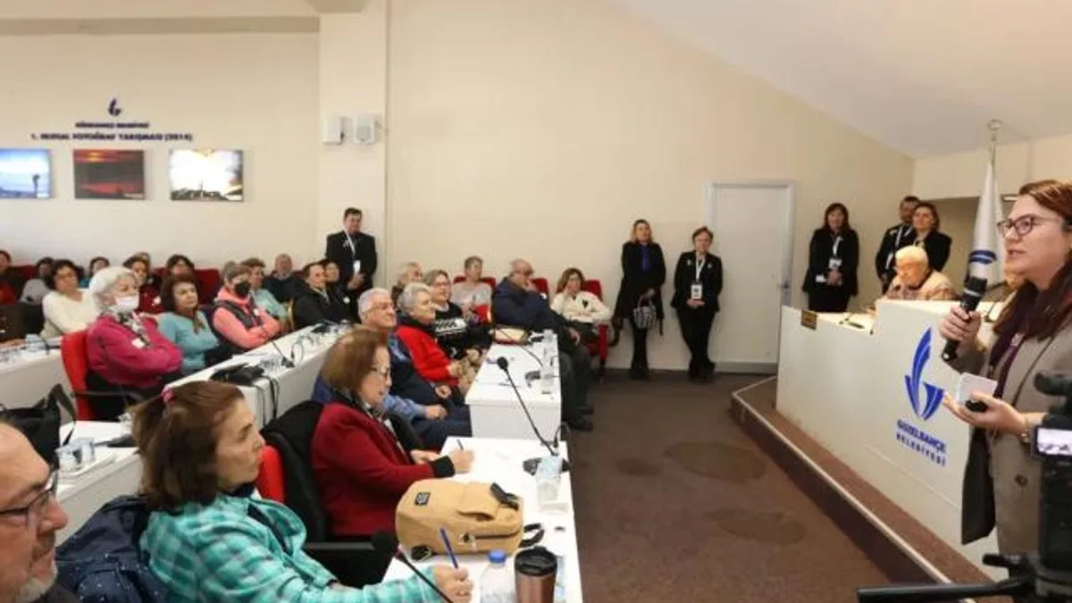 İzmir Güzelbahçe’de ‘3. Yaş Üniversitesi’ eğitimleri