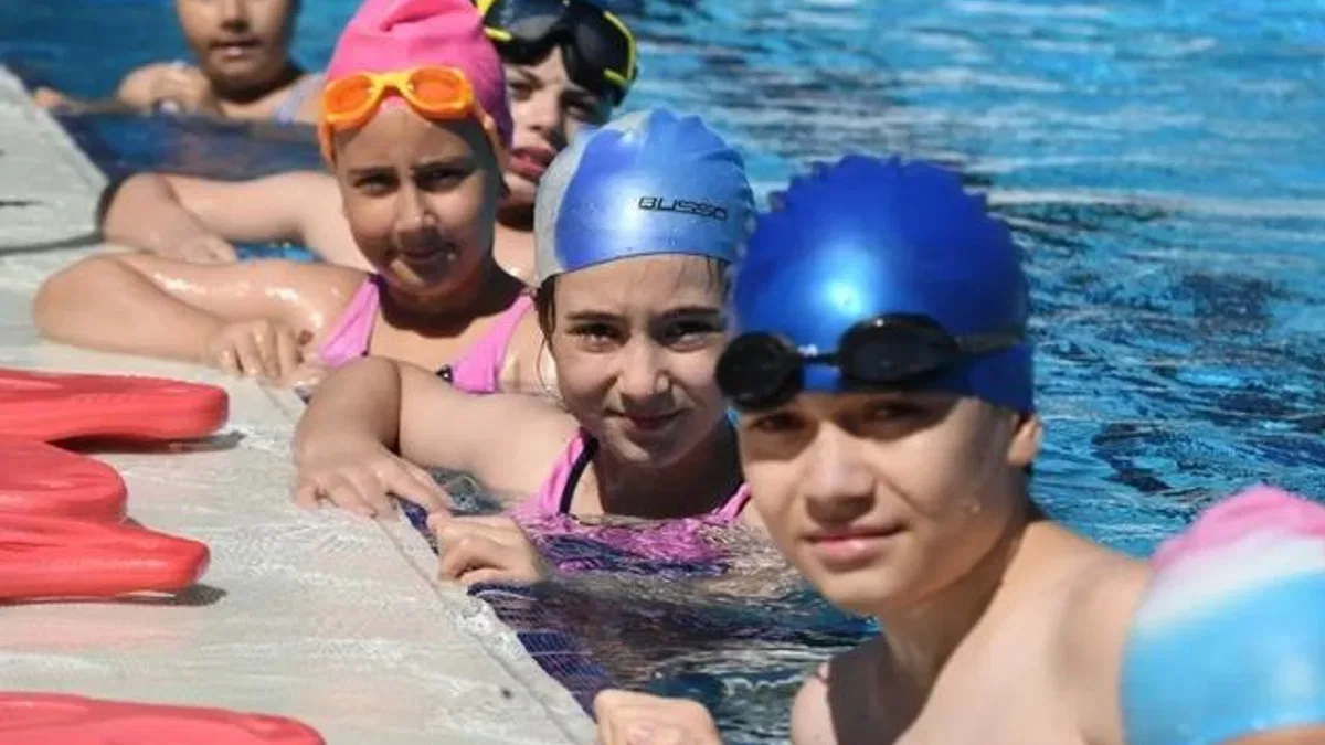 Bursa Osmangazi’de minik yüzücüler sertifikalandı