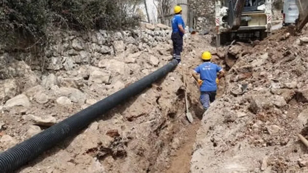 Antalya Toklularda kanalizasyon hattını yenileniyor