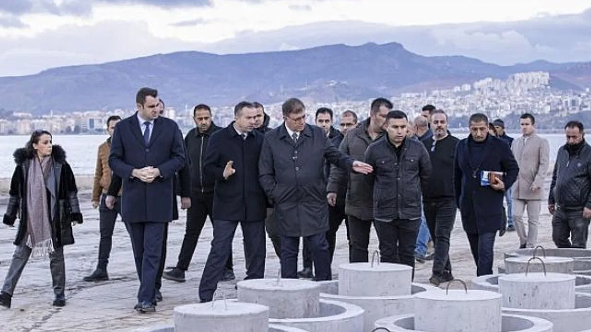 Başkan Tugay Kordon’daki çalışmaları inceledi “Kordon daha güvenli, yeşil ve konforlu olacak