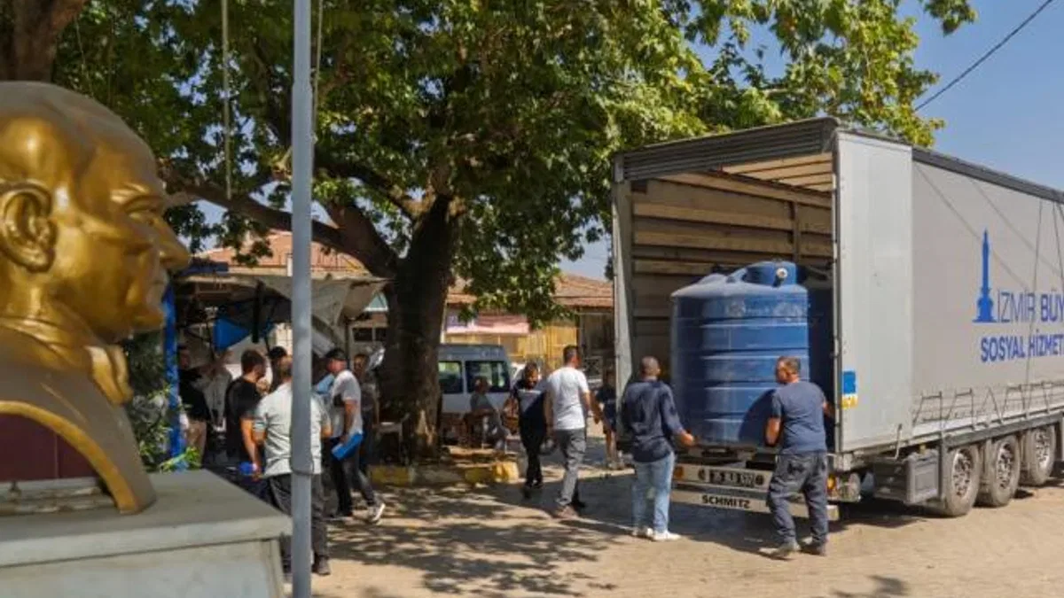 İzmir Büyükşehir yanan köylere can suyu oluyor