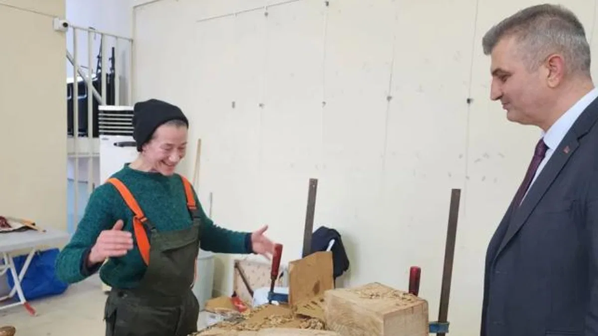 Ünlü heykeli onarmak için Almanya’dan Kocaeli’ne geldi