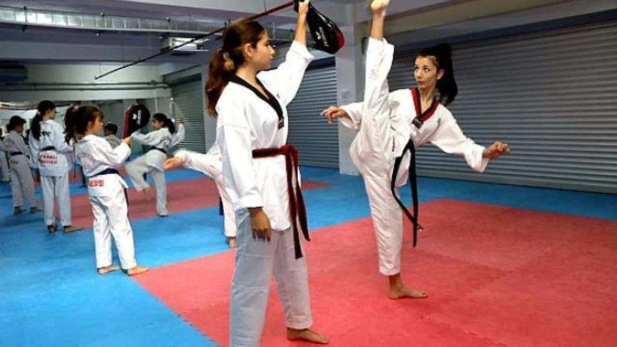 Bayraklı’da kış spor okullarına yoğun ilgi