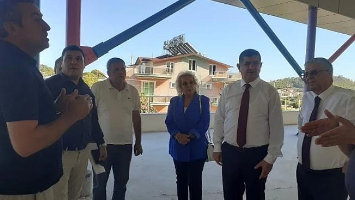 CHP Antalya Milletvekili Cavit Arı Göynük pazarını inceledi