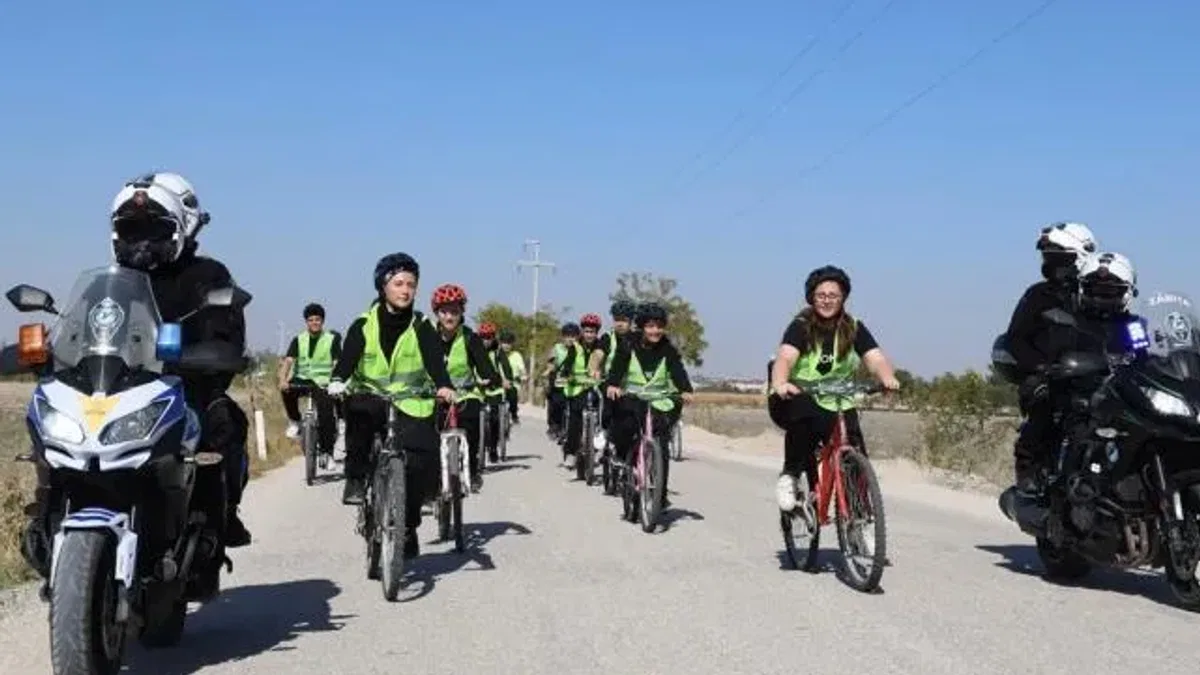 Konya’da liseliler doğa ve kültüre pedal çevirdi