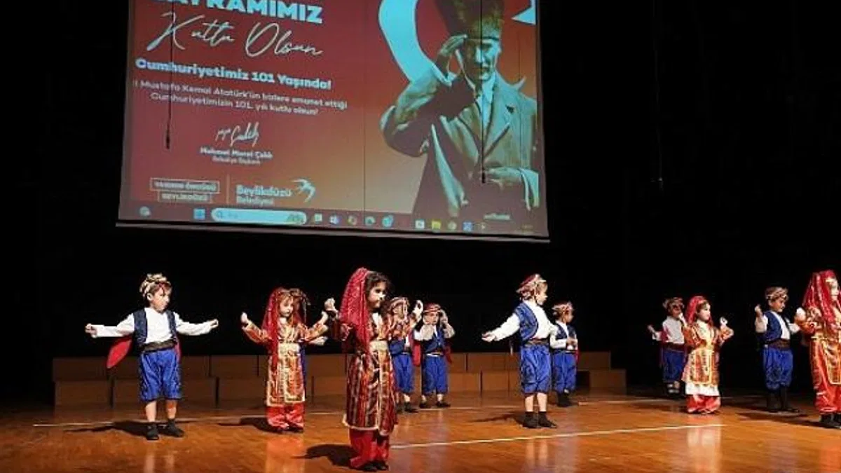 Beylikdüzü’nde Minik Öğrenciler 29 Ekim Ruhunu Yaşattı
