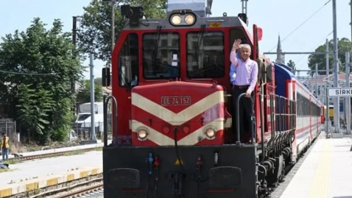 Bakü-Tiflis-Kars Demiryolu Hattı yeniden açıldı