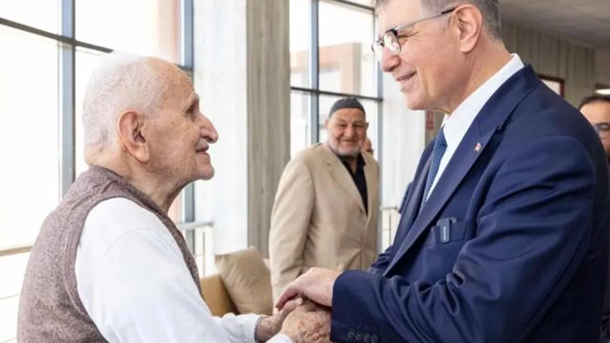 İzmir’de Başkan Tugay’dan bayram öncesi ziyaretler