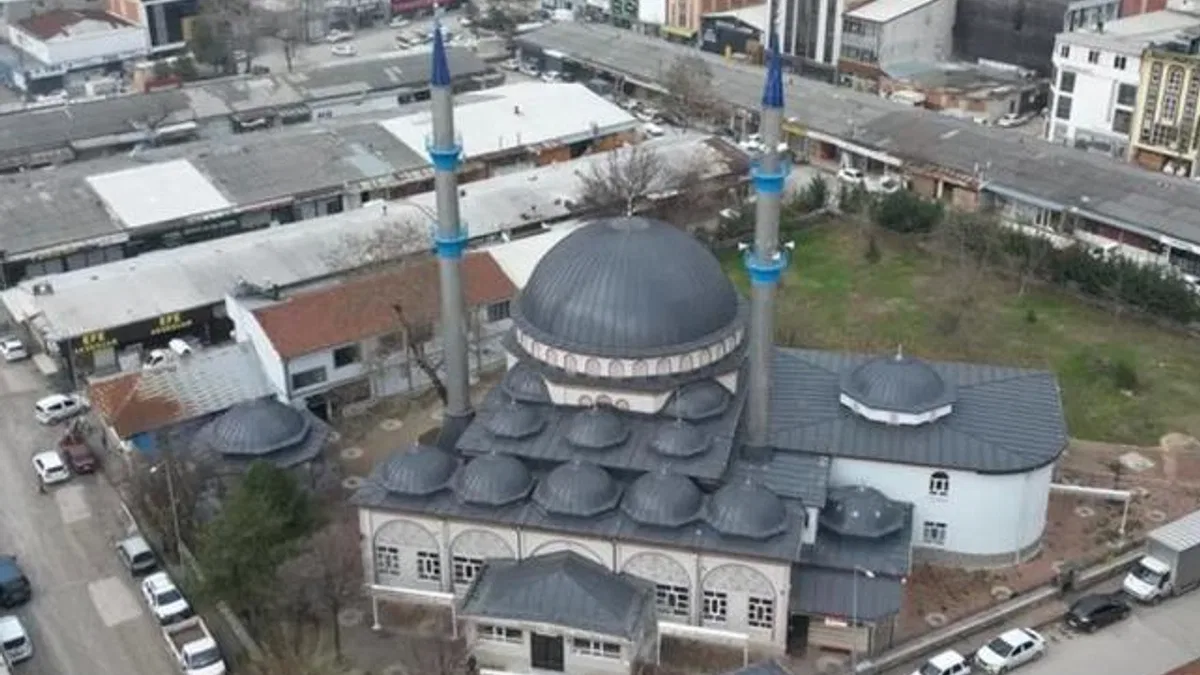 Bursa İnegöl’den çeyrek asırlık kandil geleneğine katkı