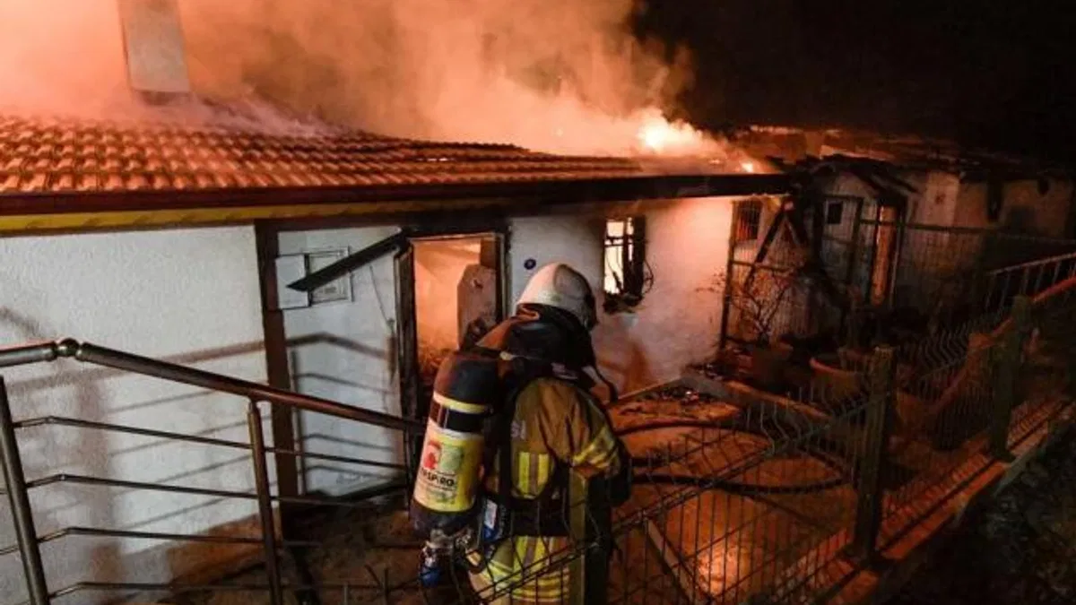 İzmir’de yangın kâbusu! 20 ev yandı, ekipler seferber oldu