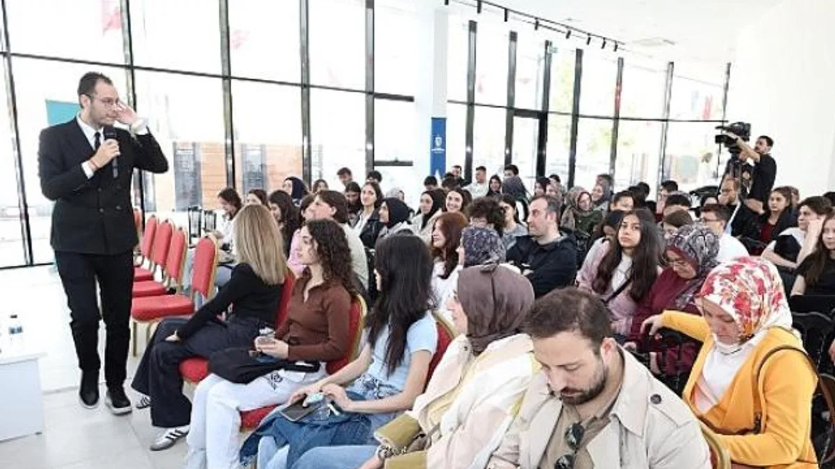 Prof. Dr. Samur, gençlerle yapay zekâyı konuştu