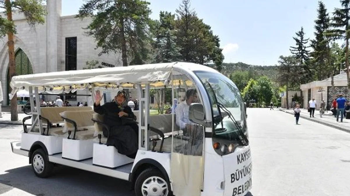 Kayseri Büyükşehir mezarlıklarda vatandaşları yalnız bırakmadı