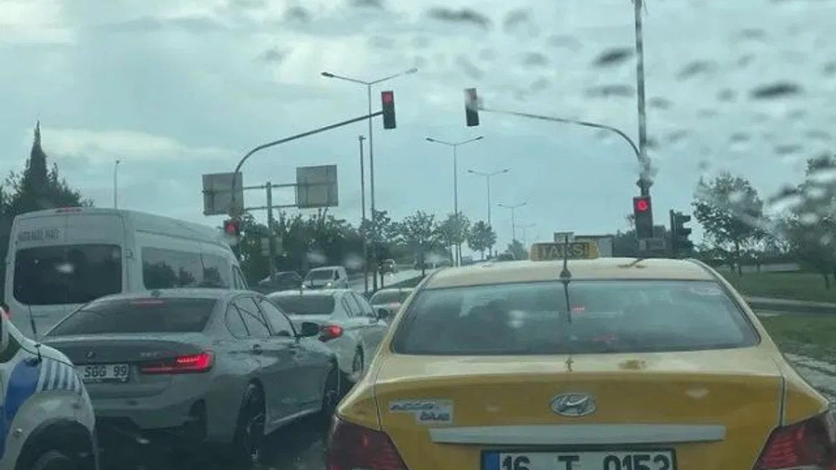 Bursa’da yoğun yağış trafiğe kilit vurdu!