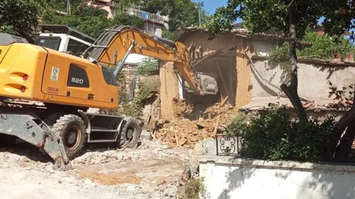Bursa Osmangazi tehlikeli metruklara yıkım