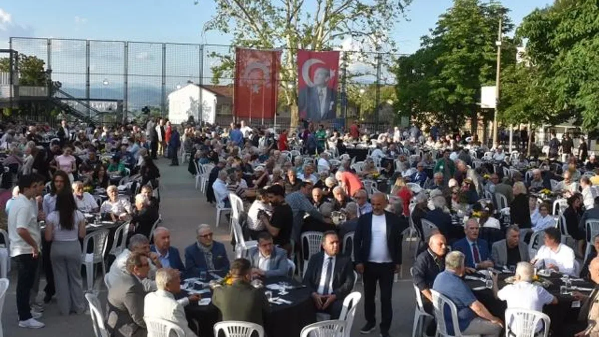 Bursa’da 157 yıllık çınar Tophane MTAL mezunlarını buluşturdu
