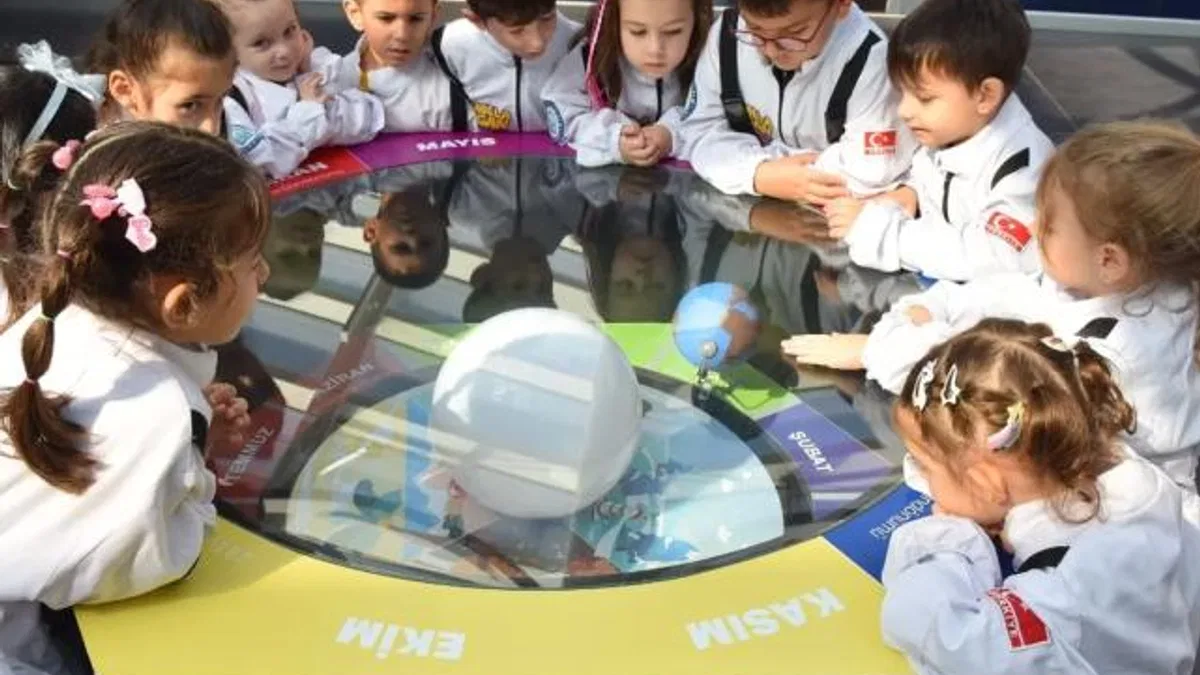 Minik astronotlar Bursa’da uzayı keşfediyor