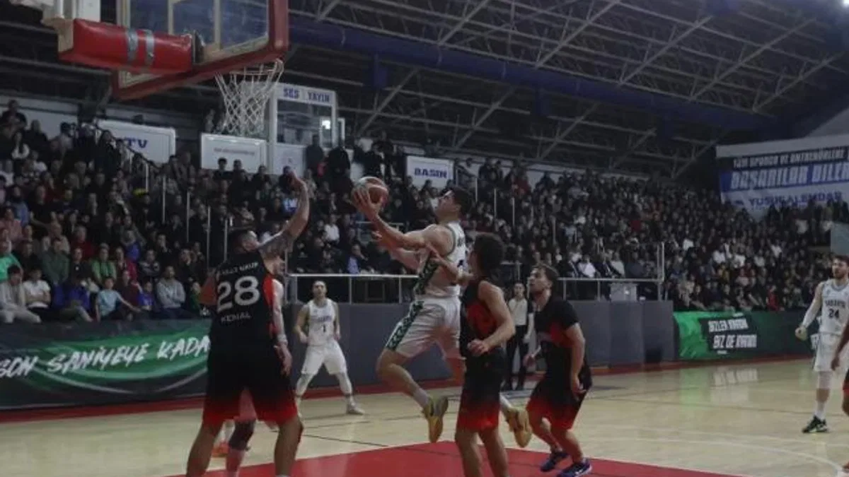 Sakarya potasında taraftar önünde net galibiyet