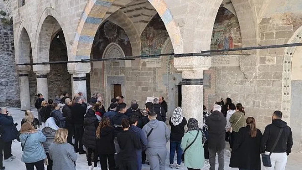 Meryem Ana Kilisesi Yerli ve Yabancı Turistleri Ağırlıyor