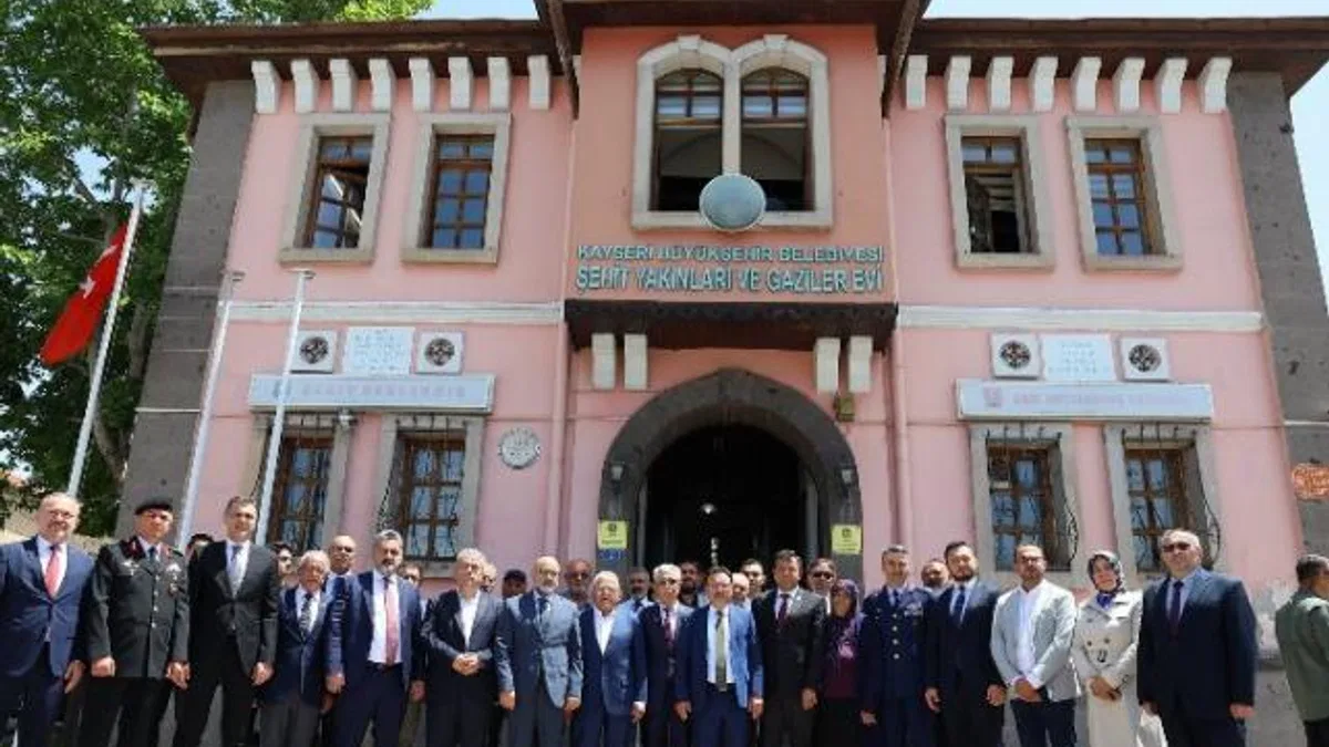 Başkan Büyükkılıç bayramlaşma programlarına katıldı