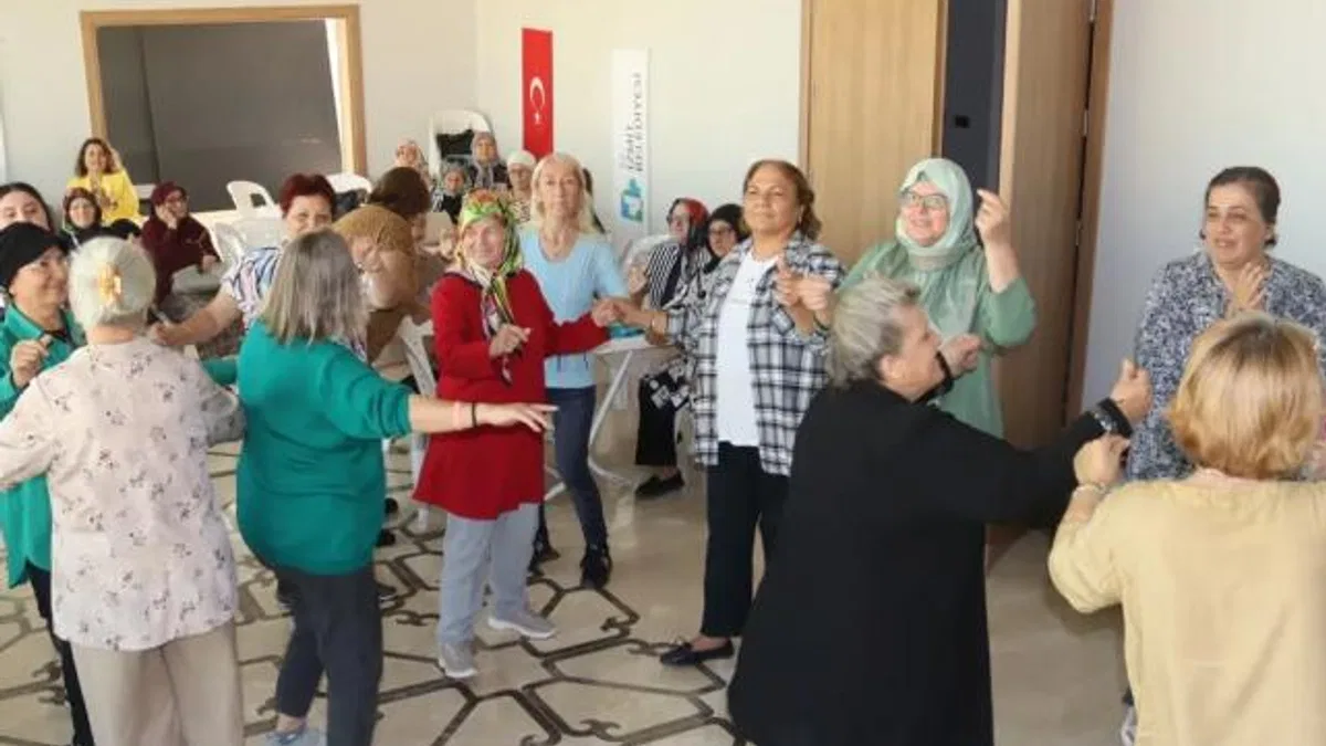 Kocaeli’de yaşlı bireyler kendi günlerinde doyasıya eğlendi