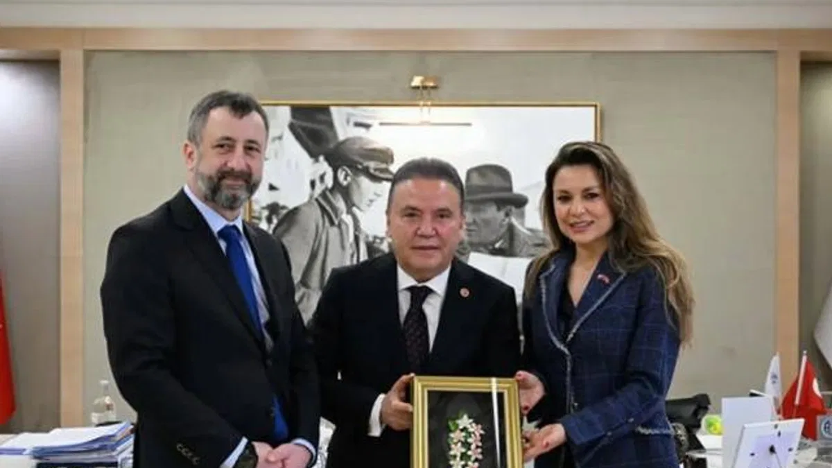 Çek Büyükelçi Stepanek Başkan Muhittin Böcek’i ziyaret etti