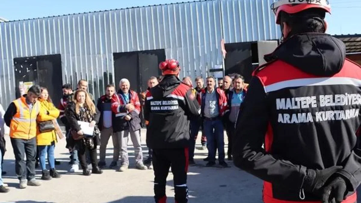 Maltepe’de belediye personeline yangın farkındalık eğitimi